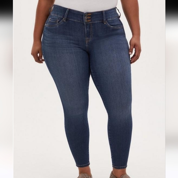 Torrid Medium Blue Denim Jeggings 22 NWT - Picture 1 of 10